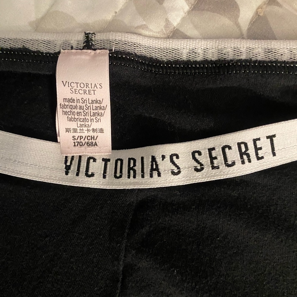 Iconic ladies sleep wear bottoms - black and white Vicky pants. 😍 - Picture 8 of 8